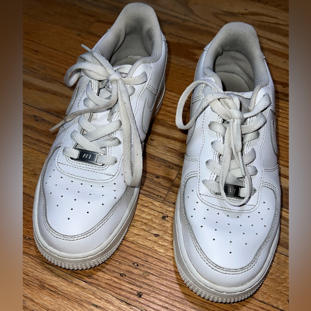 NIKE AIR FORCE ONE LOW LACE UP SNEAKER SHOES SIZE 6.5YOUTH